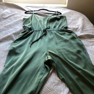 Army green jumper with pockets!